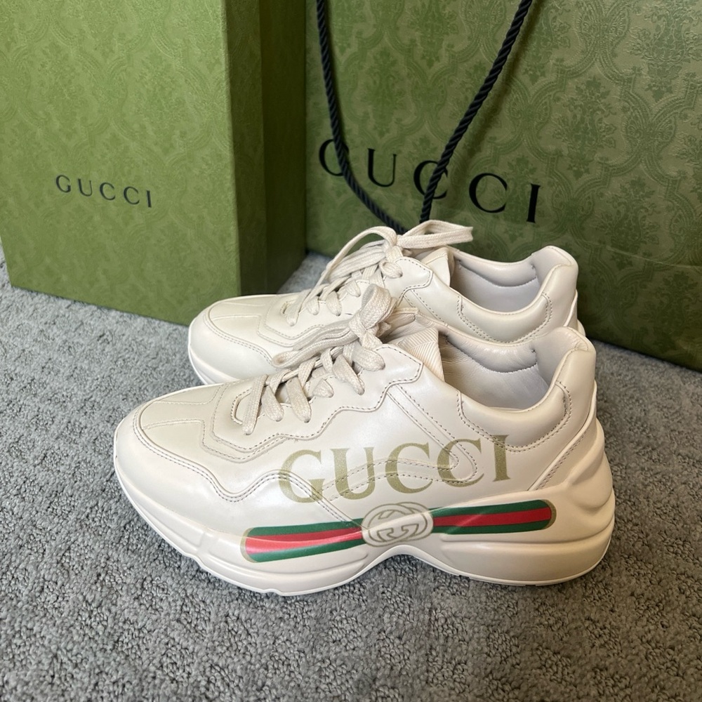 Gucci sneakers women size 5 Excellent condition